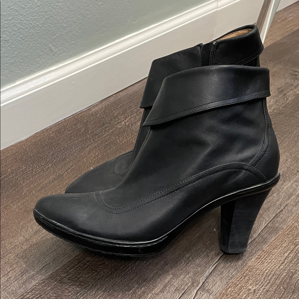 Sofft Black Heeled Ankle Boots